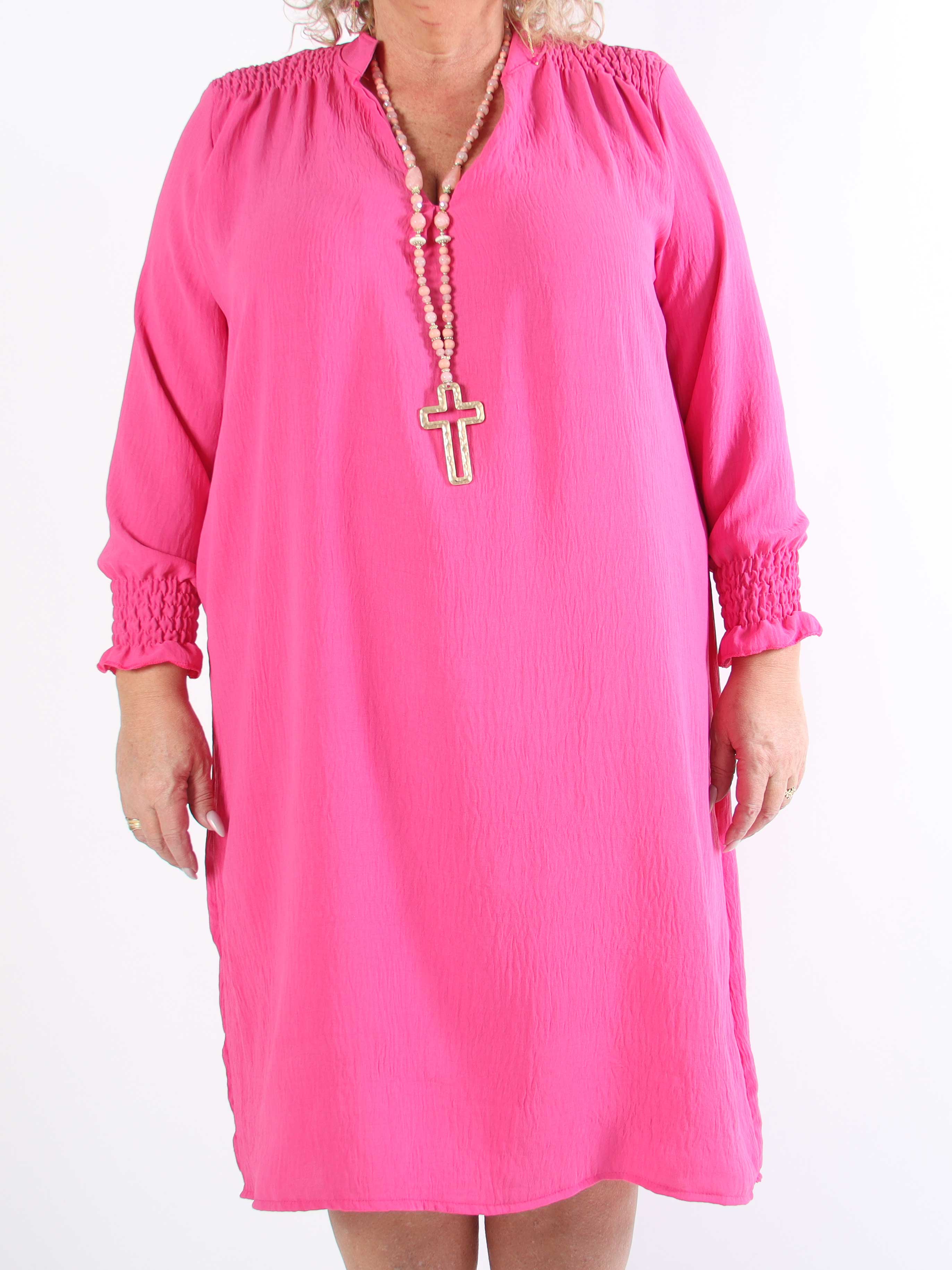 Marisol - Söt plus size-klänning med smock och v-ringning